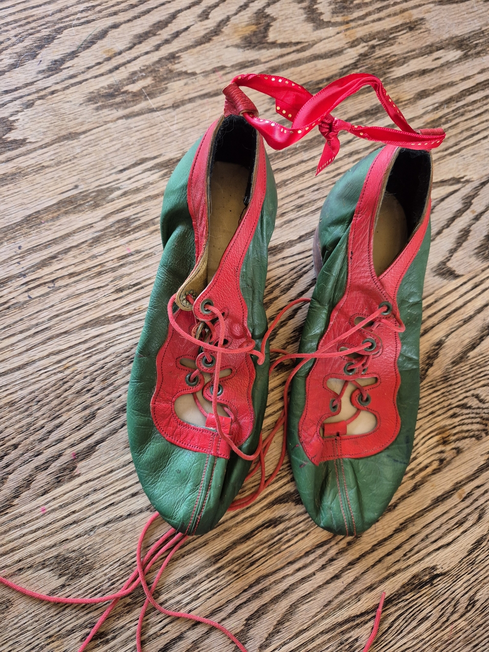 Women’s Vintage Two-Tone Green & Red Lace-Up Leather Scottish Jig Shoes